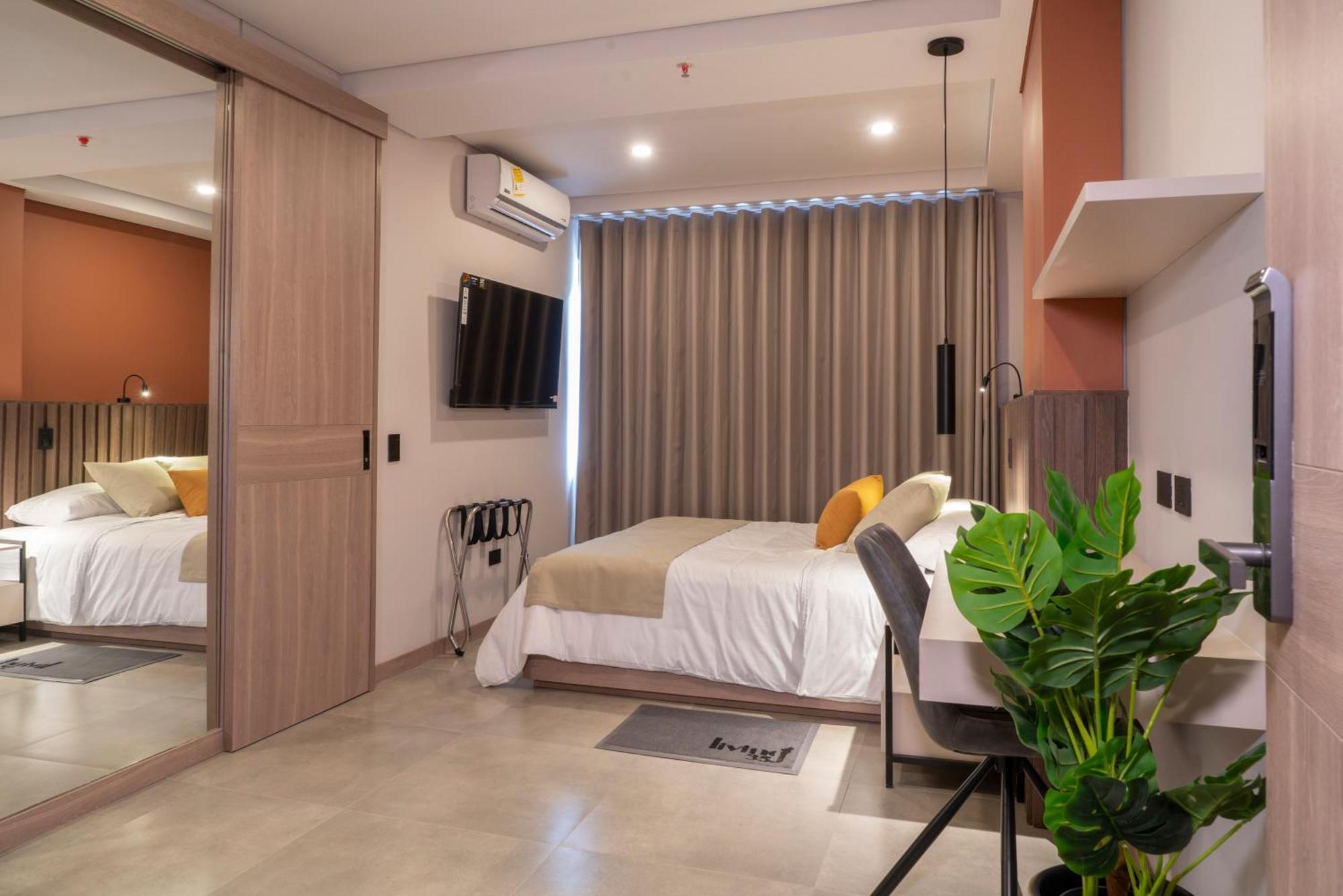Hotel Living 35 Suites Medellin Ngoại thất bức ảnh