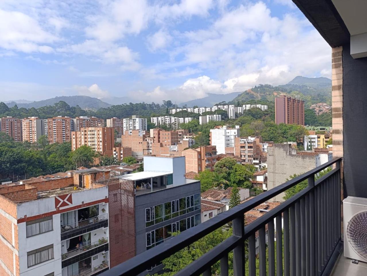 Hotel Living 35 Suites Medellin Ngoại thất bức ảnh