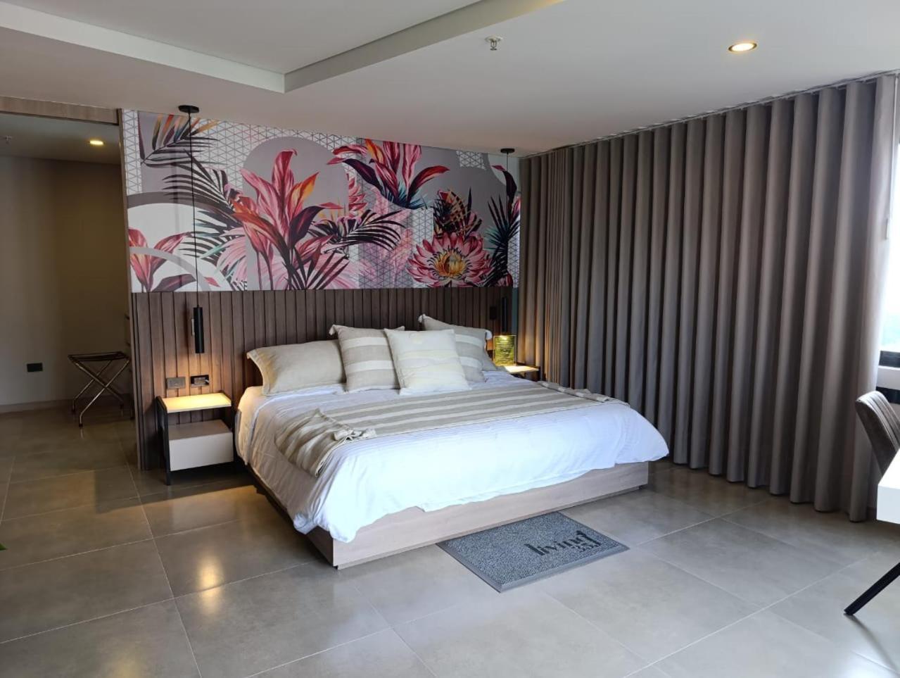 Hotel Living 35 Suites Medellin Ngoại thất bức ảnh