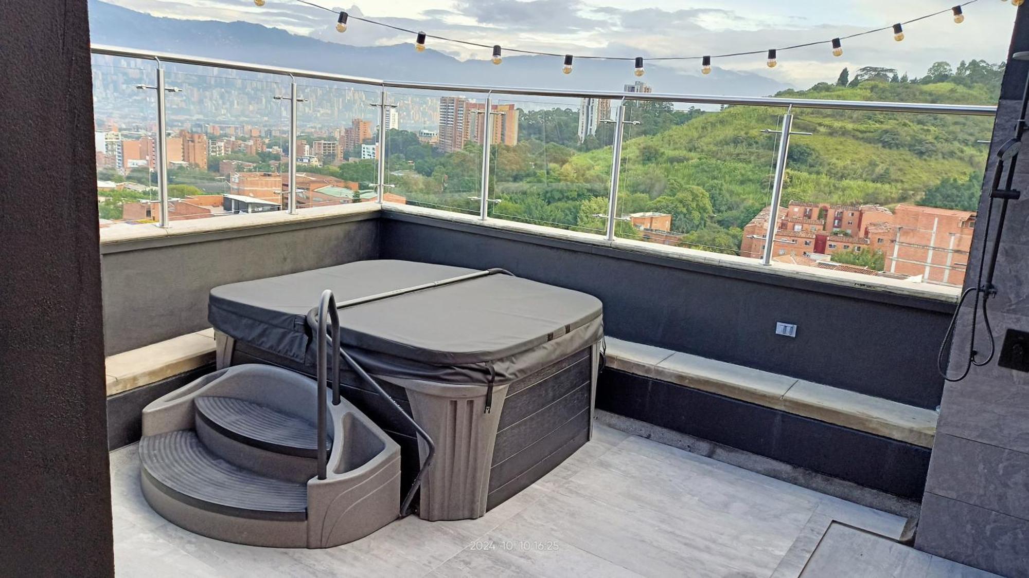 Hotel Living 35 Suites Medellin Ngoại thất bức ảnh